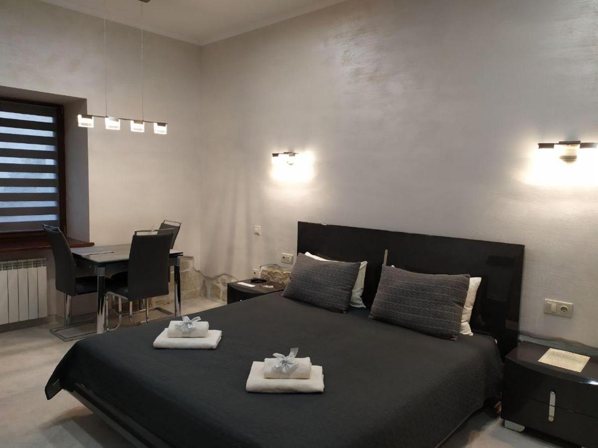 Апартаменты Rynok 25 Elite Lviv Center Экстерьер фото